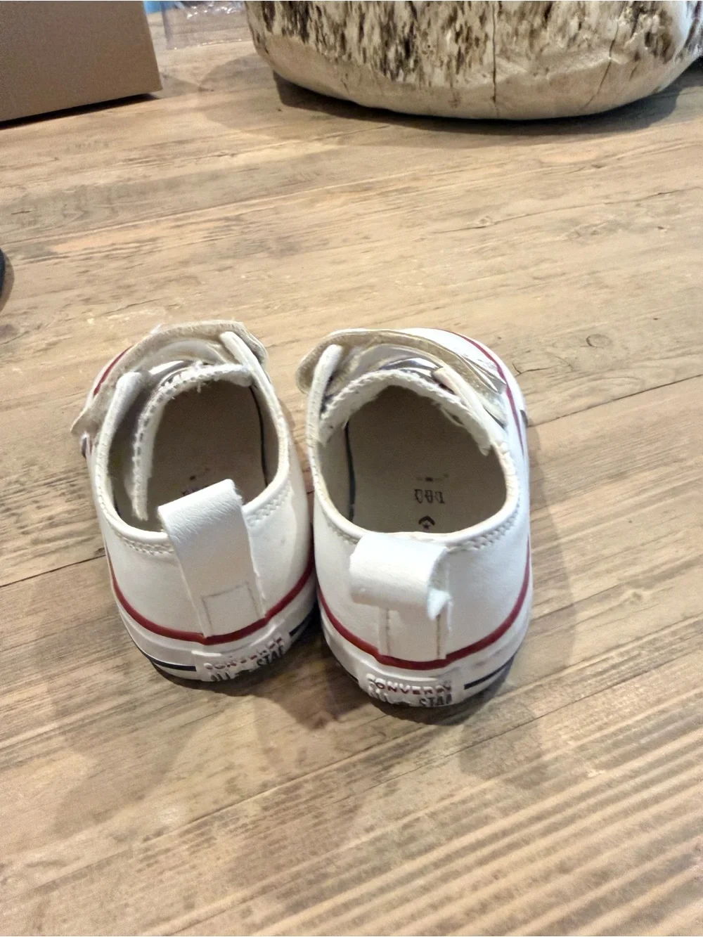 Converse white low